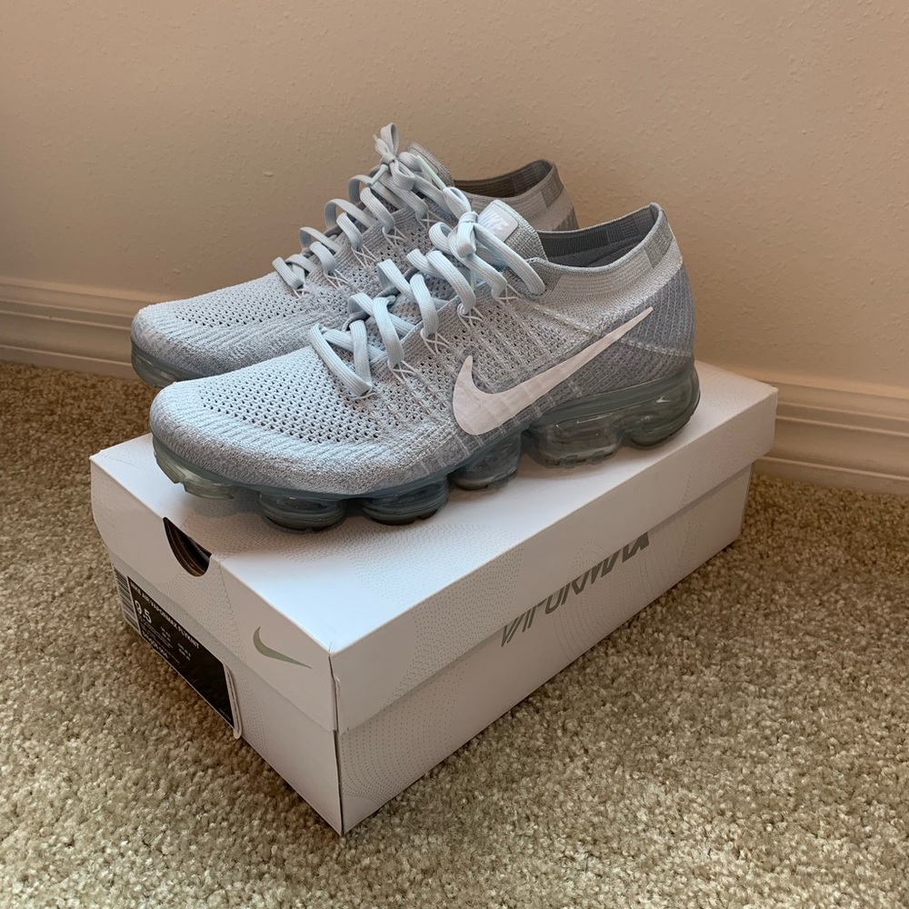 *SOLD* Nike Air Vapormax Flyknit Sneaker - Picture 2 of 8